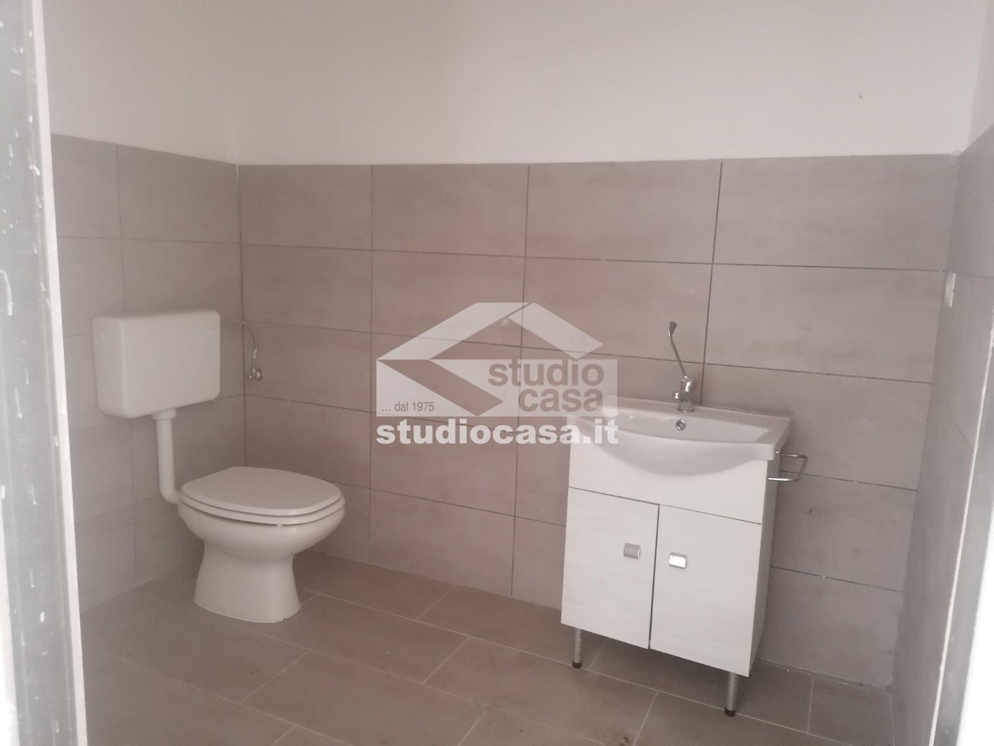 Negozio in affitto a Crotone