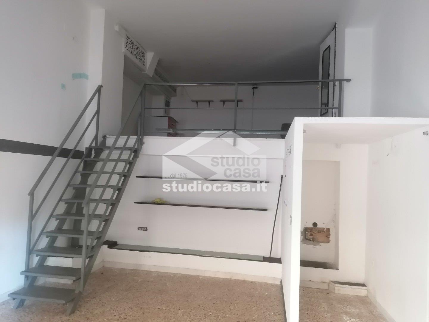 Negozio in vendita a Crotone