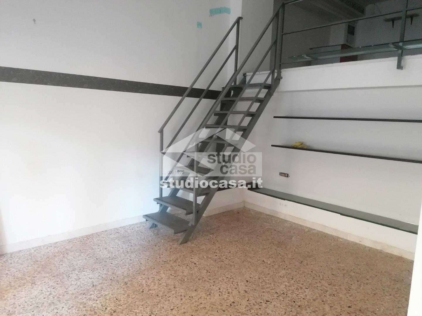Negozio in vendita a Crotone