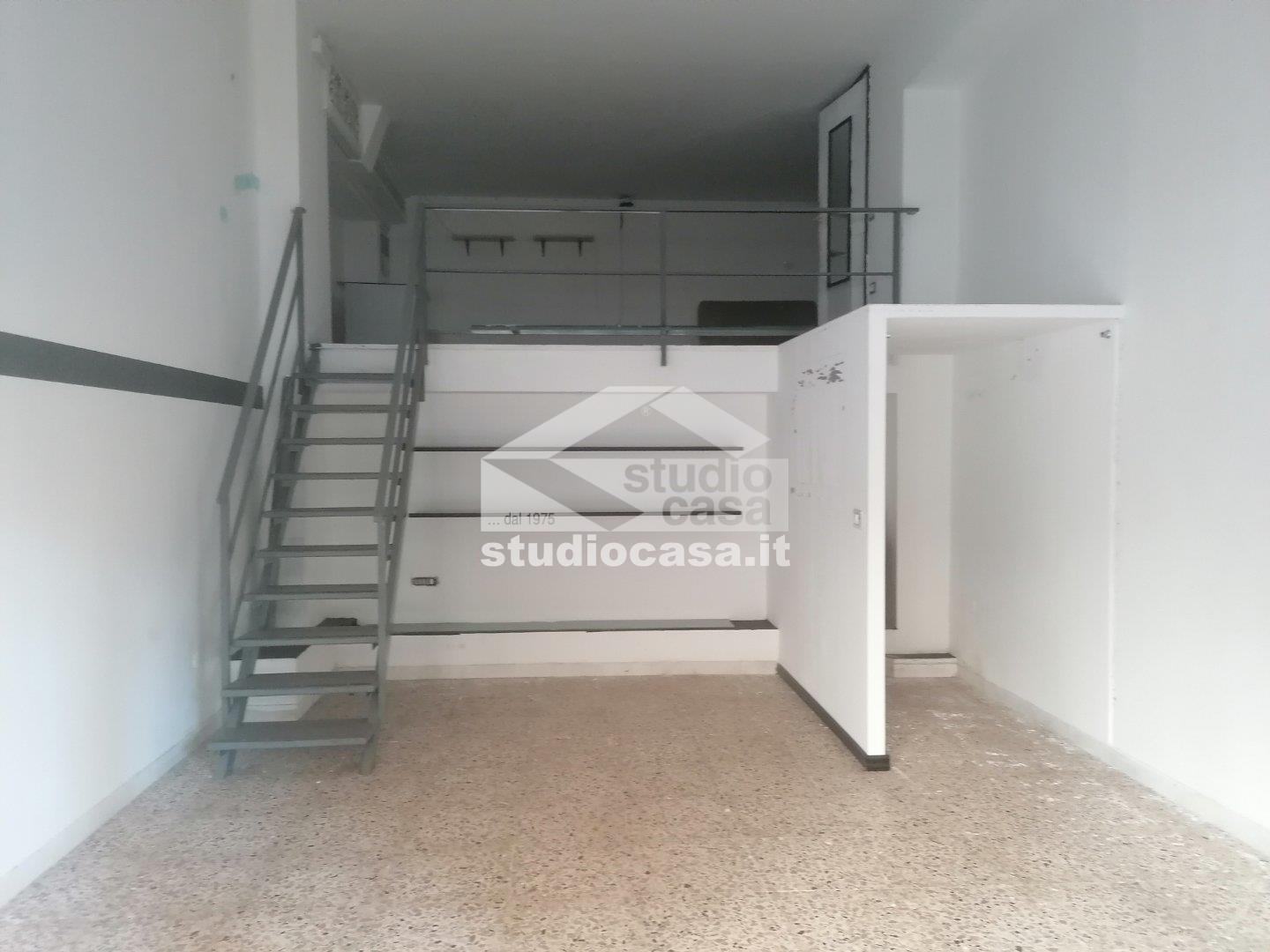 Negozio in vendita a Crotone