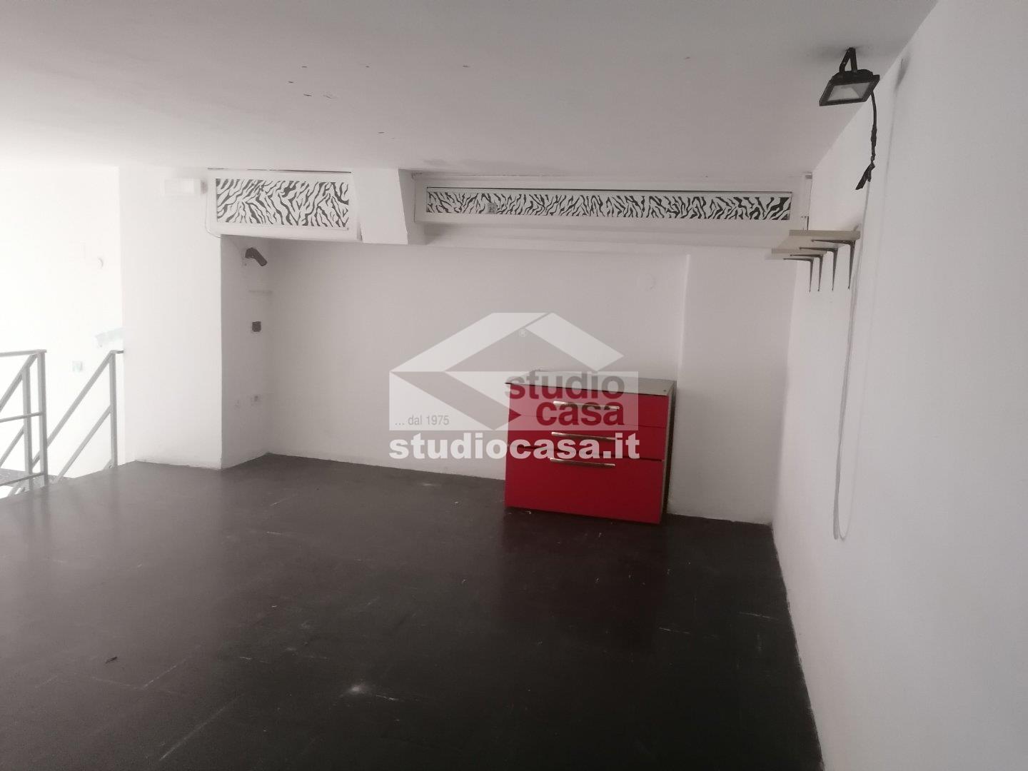 Negozio in vendita a Crotone