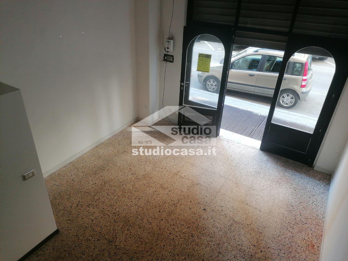 Negozio in vendita a Crotone
