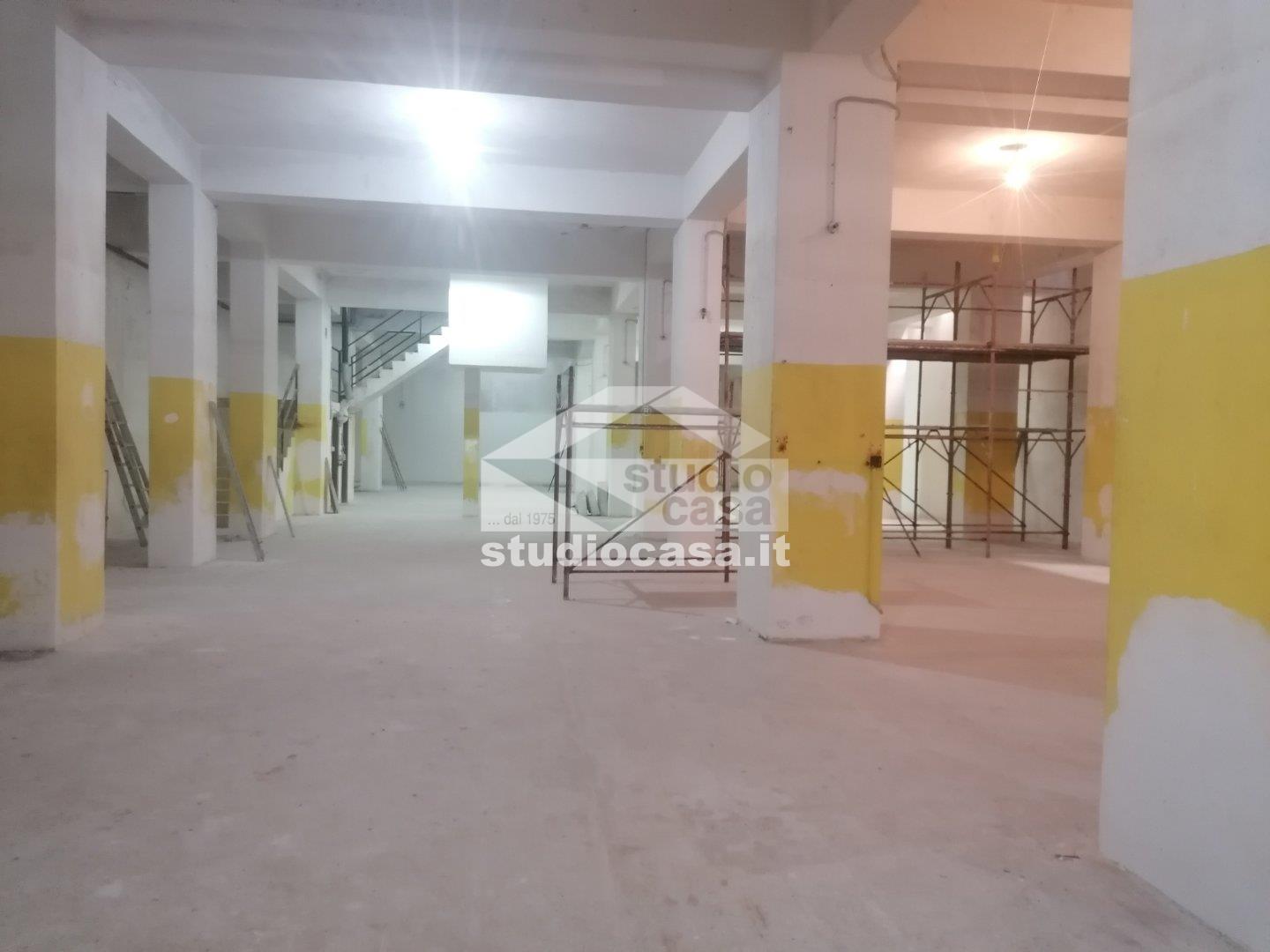 Magazzino in affitto a Crotone
