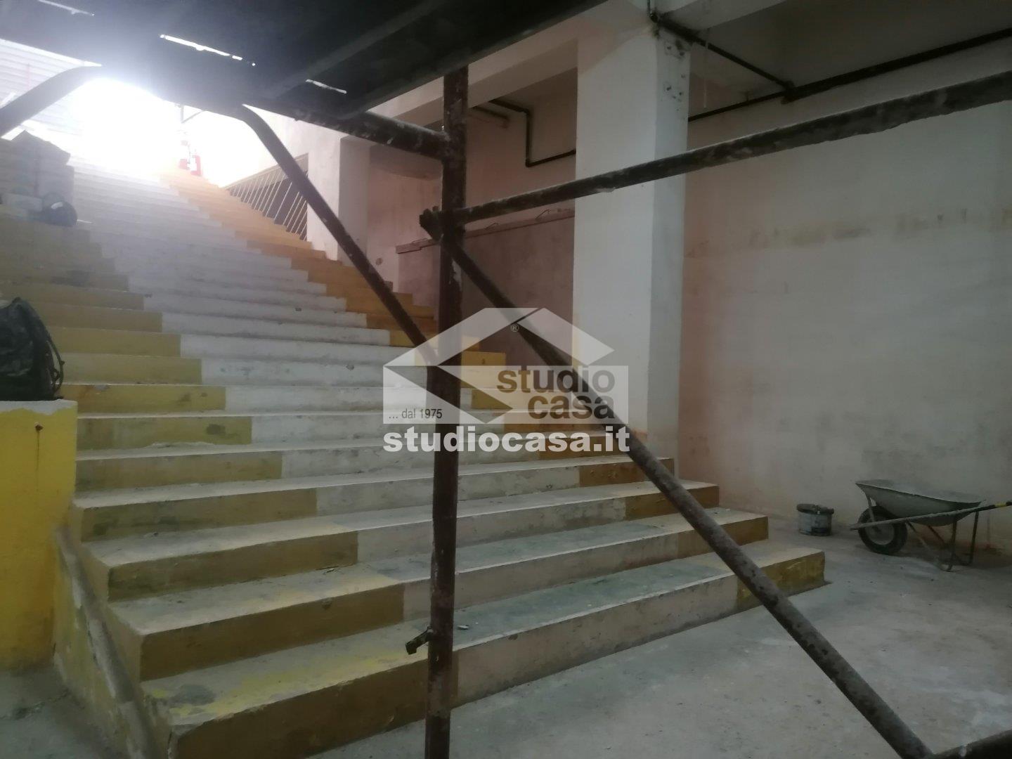 Magazzino in affitto a Crotone