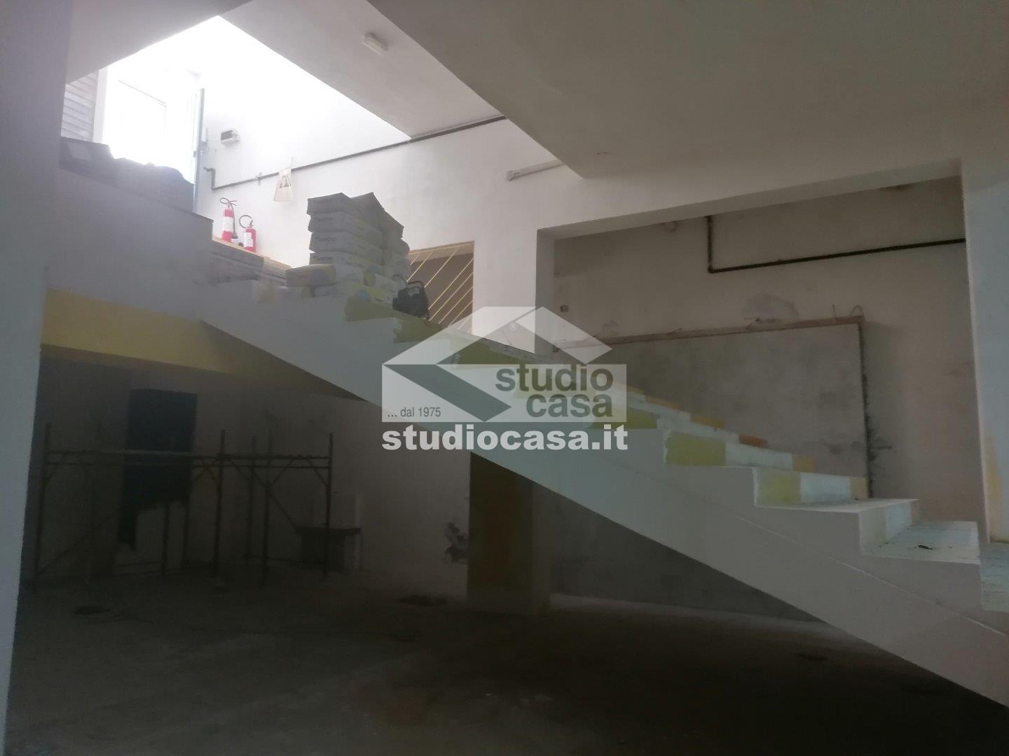 Magazzino in affitto a Crotone