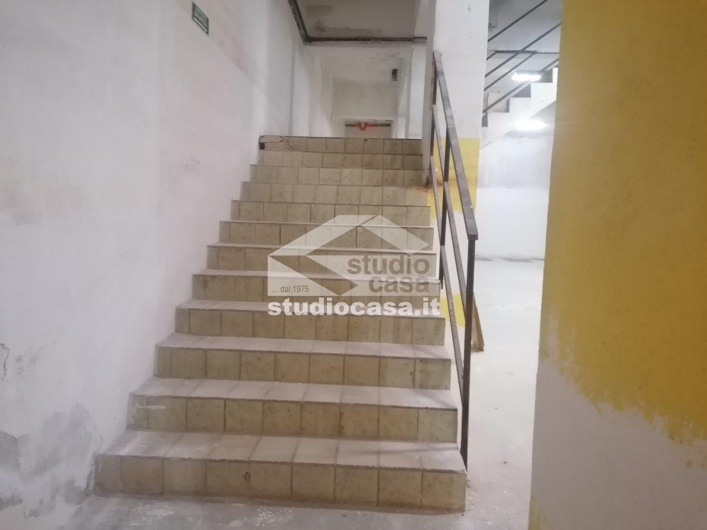 Magazzino in affitto a Crotone