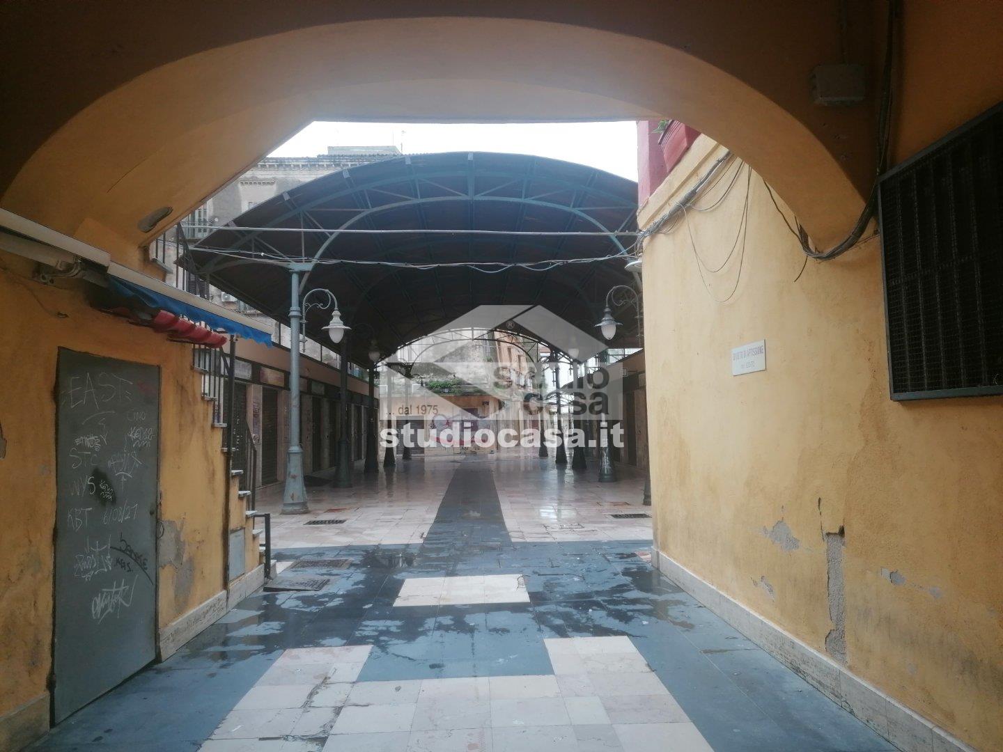 Magazzino in vendita a Crotone