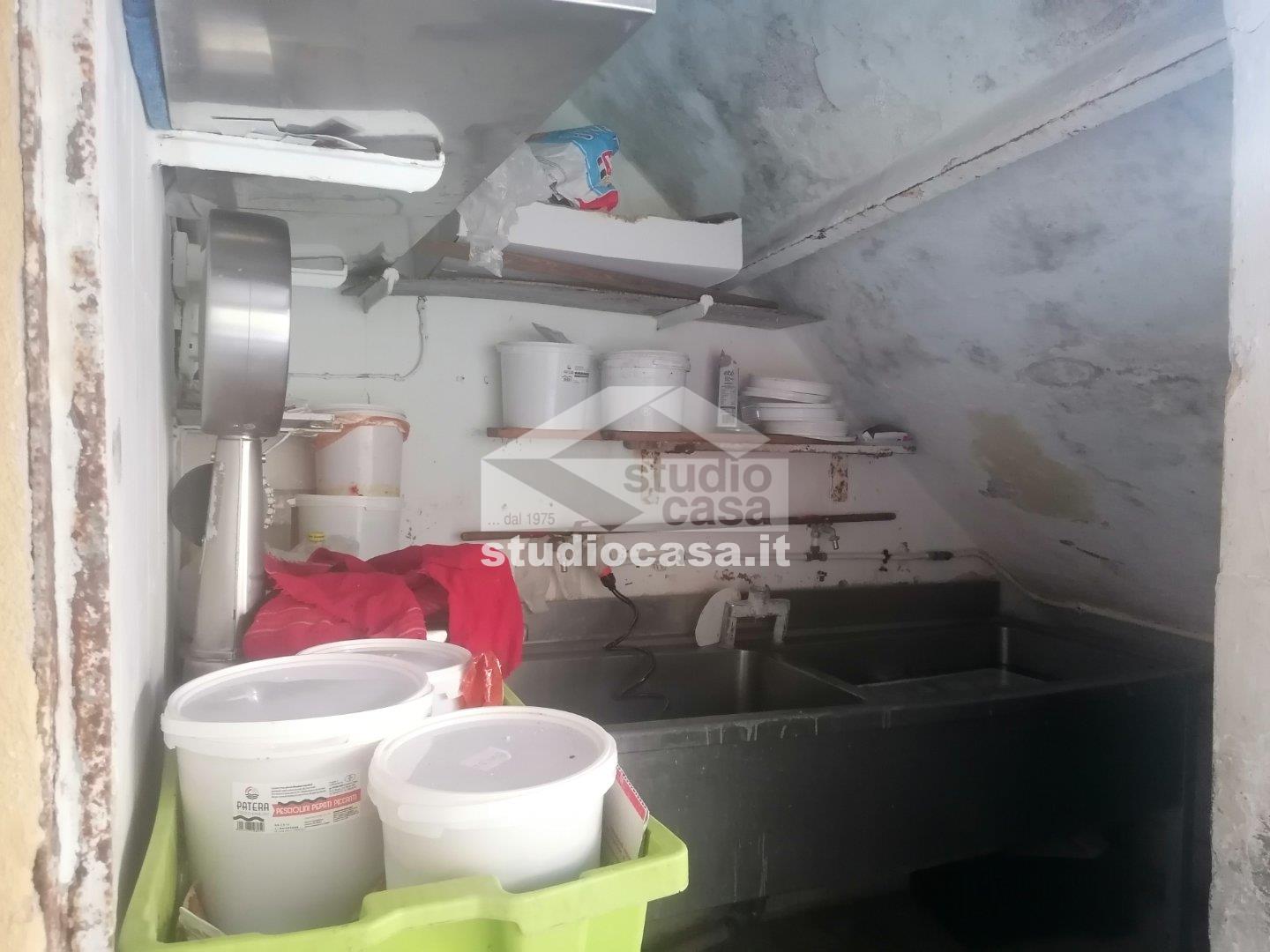 Magazzino in vendita a Crotone