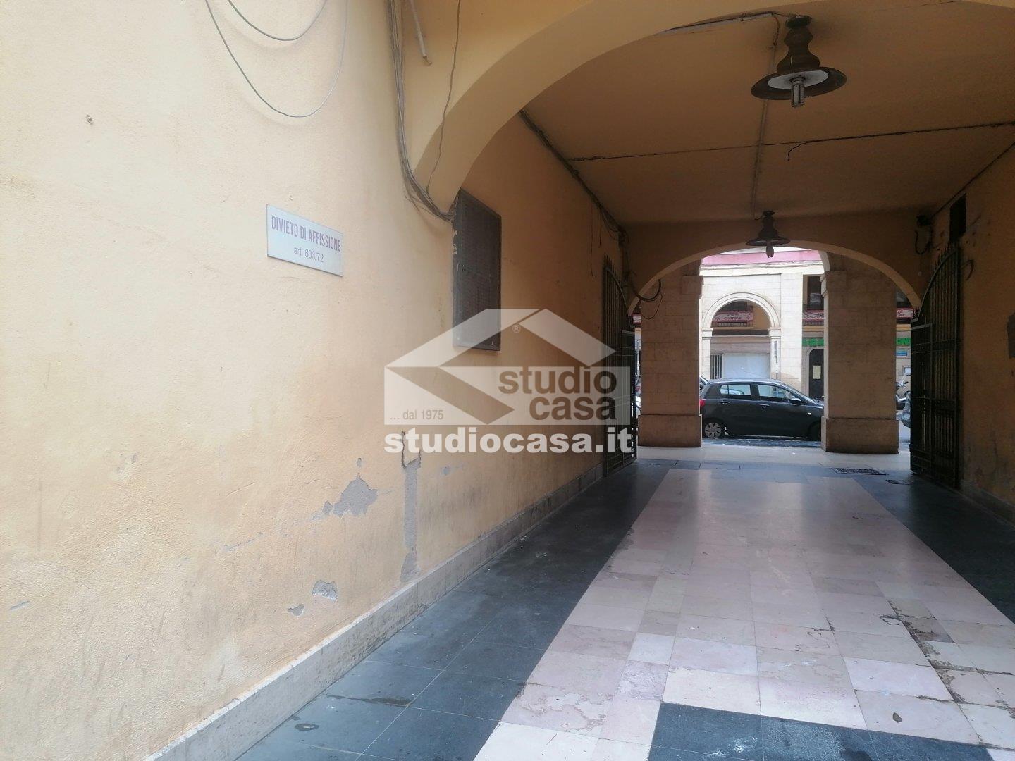 Magazzino in vendita a Crotone