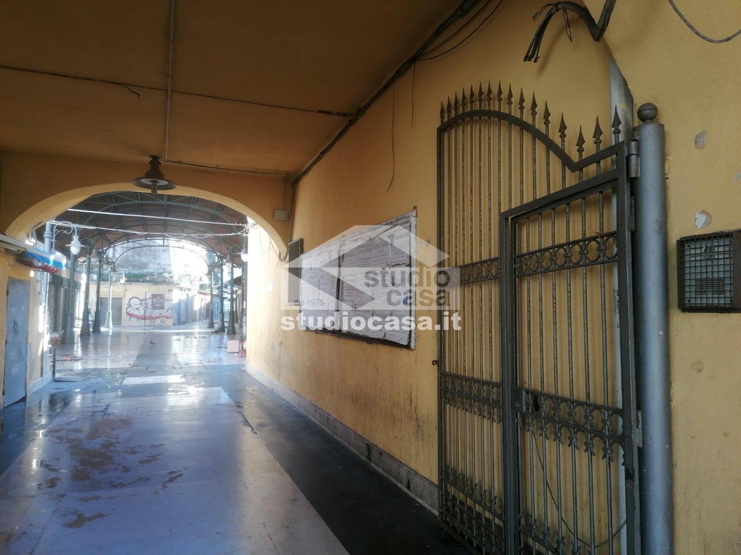 Magazzino in vendita a Crotone