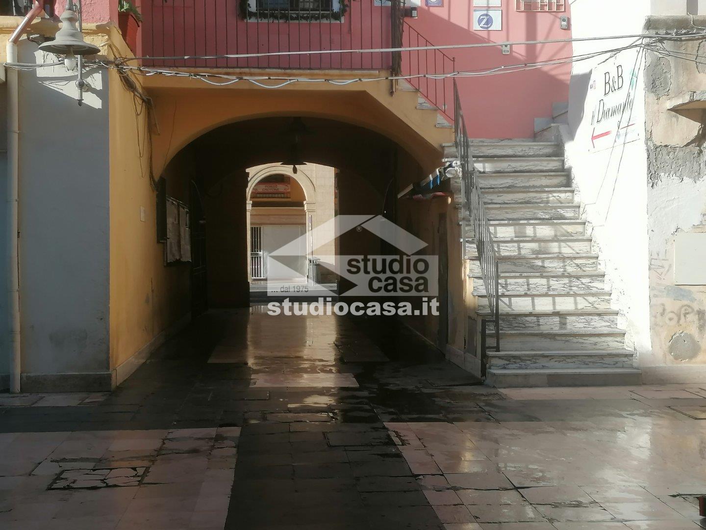 Magazzino in vendita a Crotone