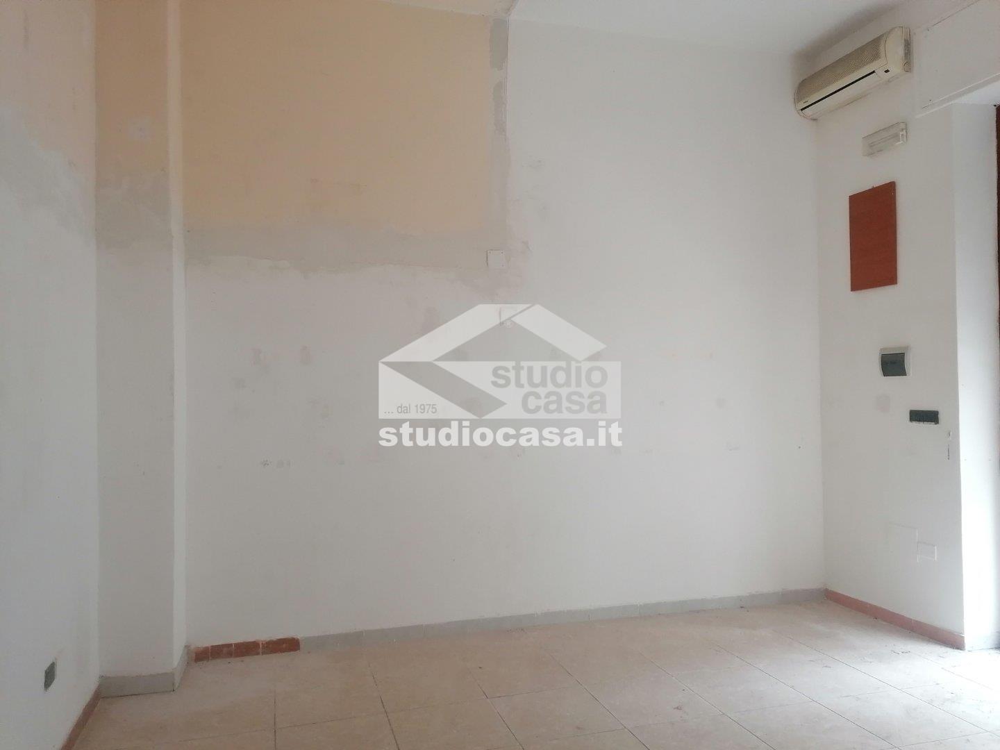 Magazzino in affitto a Crotone