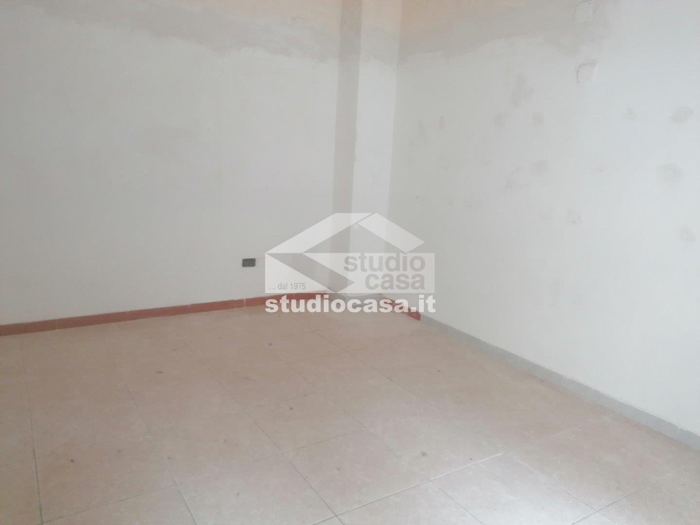 Magazzino in affitto a Crotone