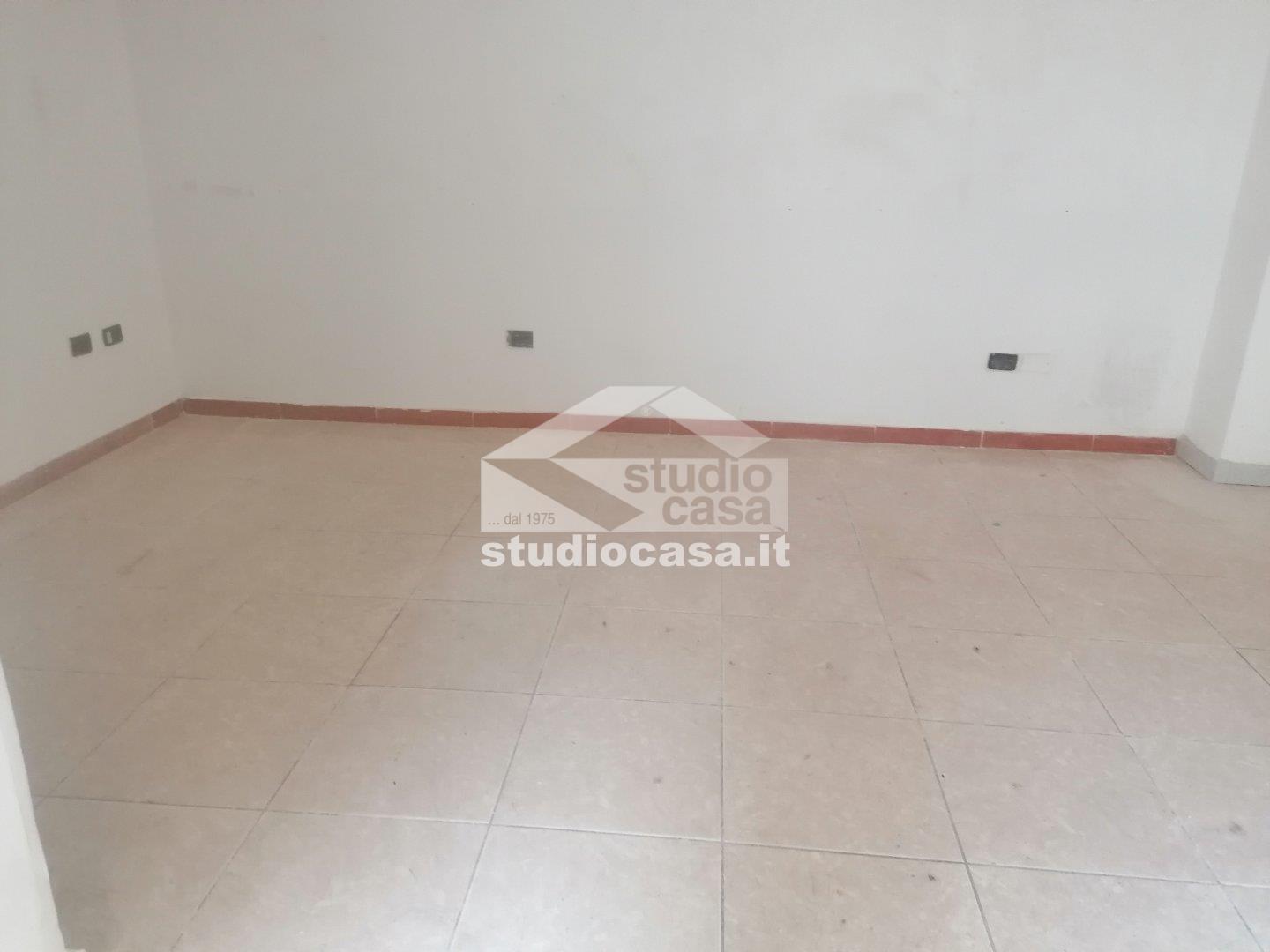 Magazzino in affitto a Crotone