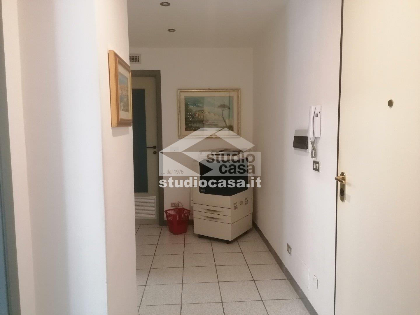 Ufficio in affitto a Crotone