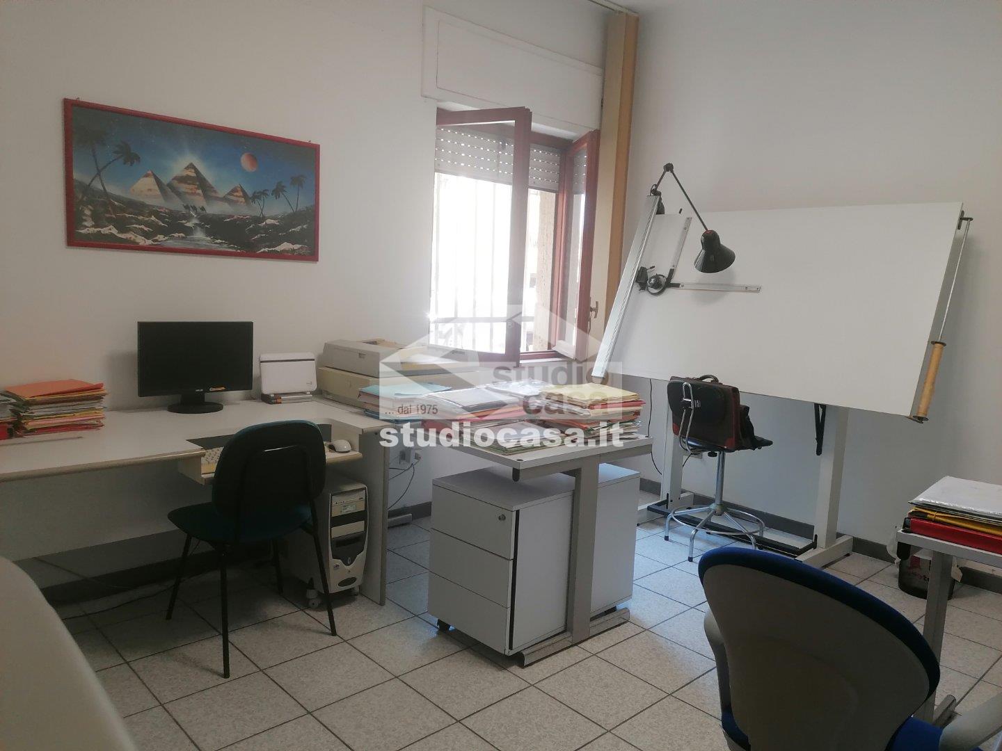 Ufficio in affitto a Crotone