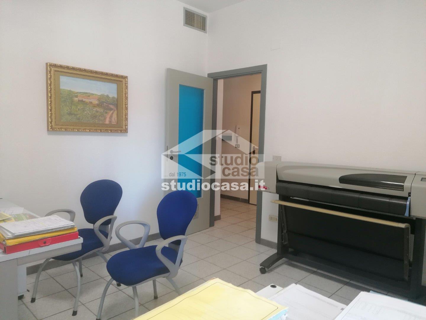 Ufficio in affitto a Crotone