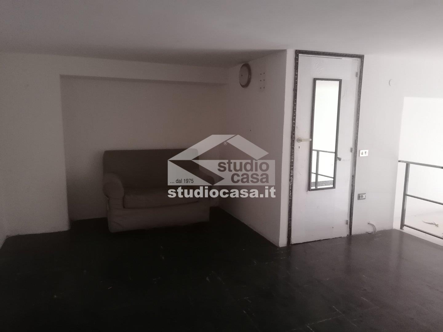 Magazzino in affitto a Crotone