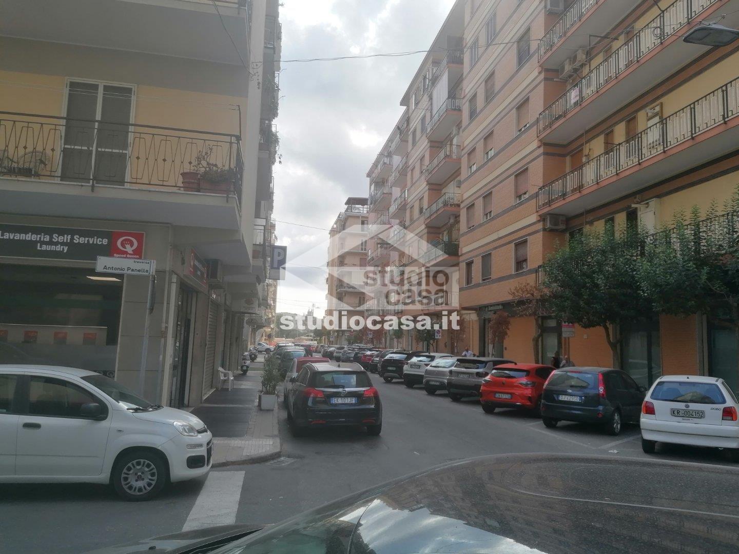 Magazzino in affitto a Crotone