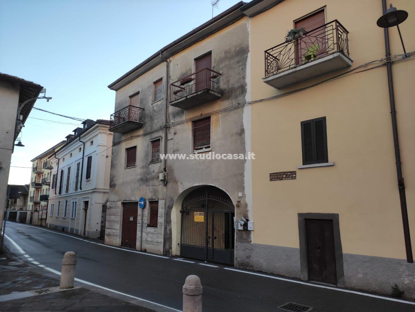 Casa Plurifamiliare in vendita a Calvenzano
