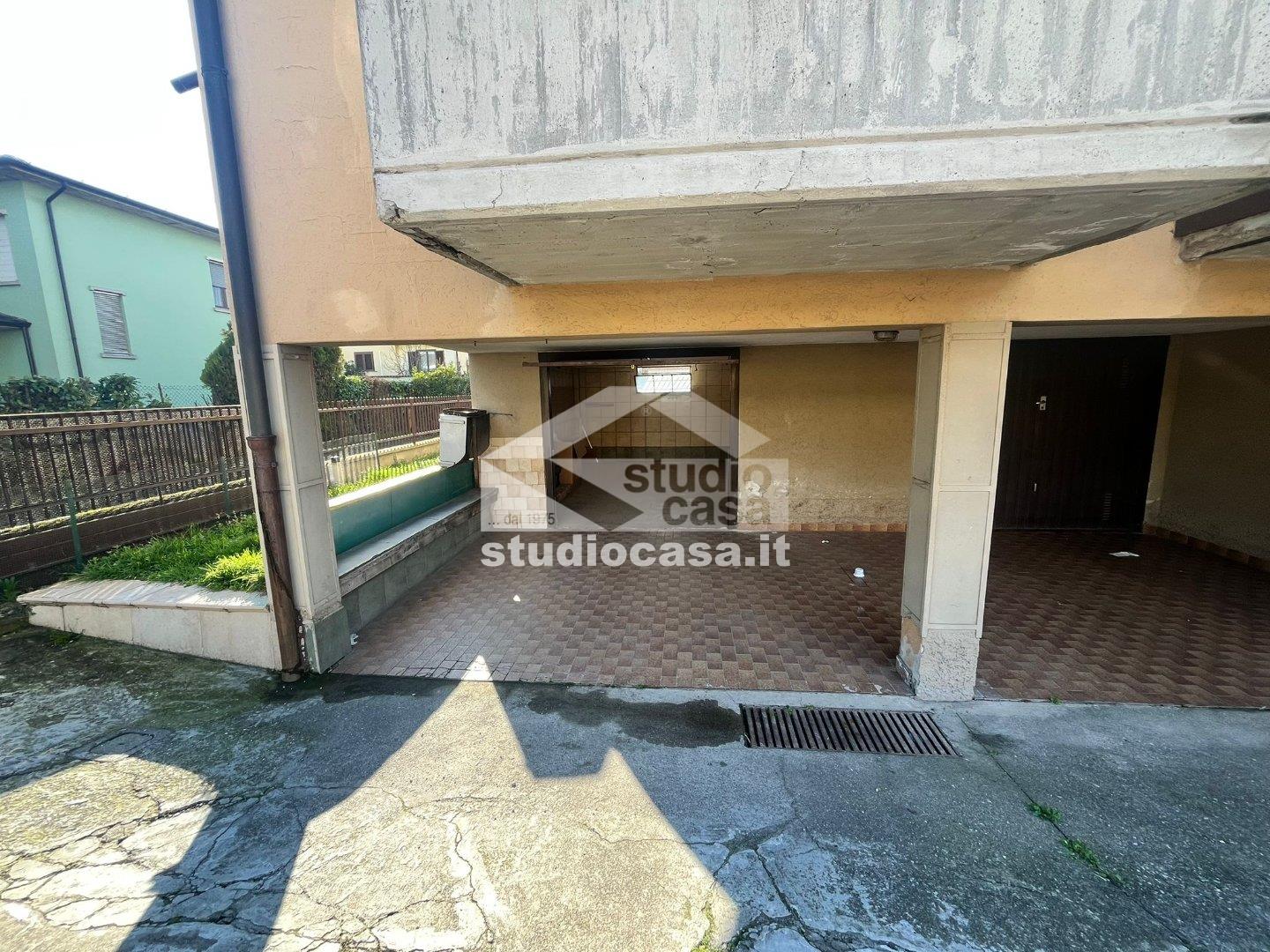 Box / Autorimessa in vendita a Fornovo San Giovanni