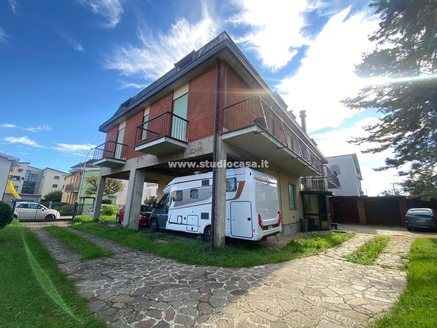 Villa Plurifamiliare in vendita a Caravaggio