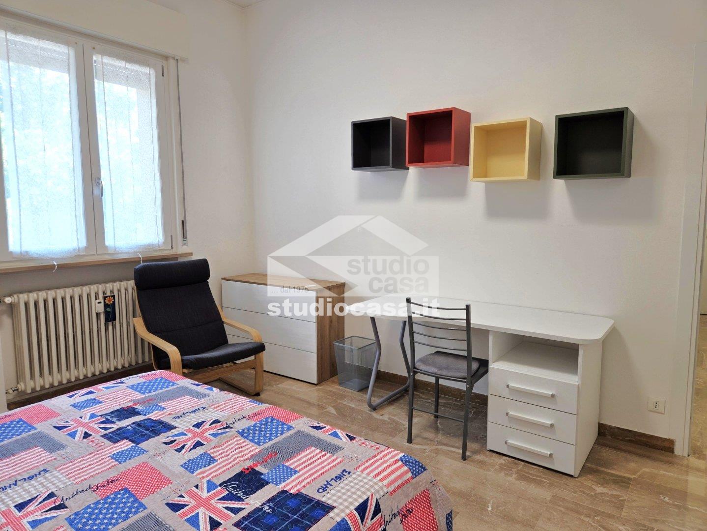 Stanza in Appartamento in affitto a Cremona