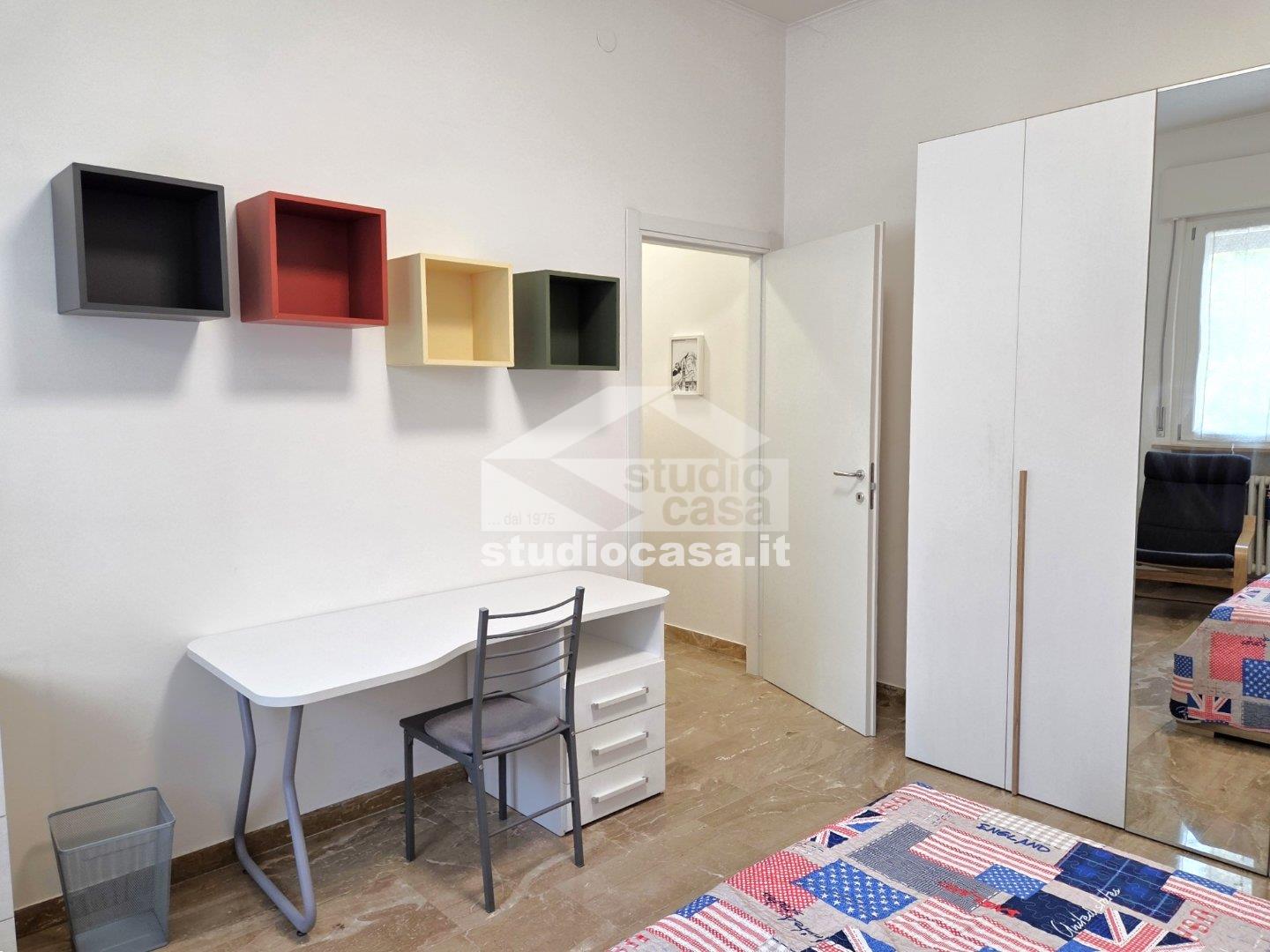 Stanza in Appartamento in affitto a Cremona