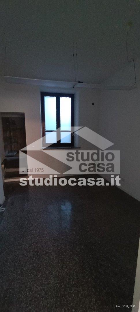 Negozio in affitto a Castelleone