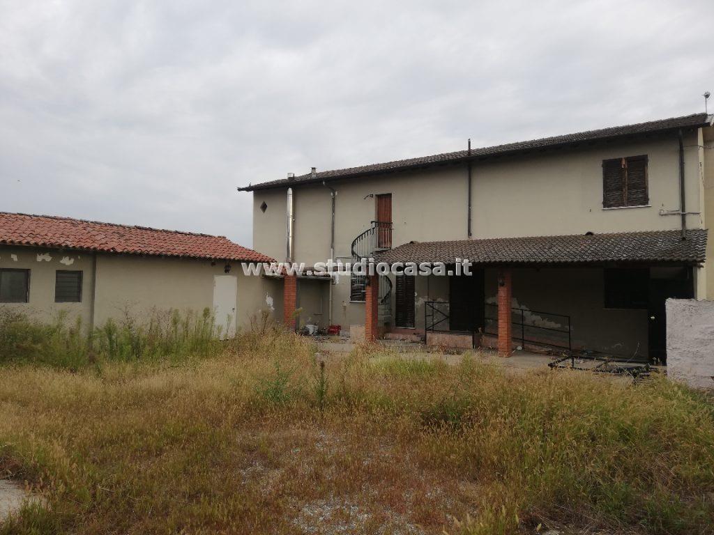 Cascina in vendita a Castelleone
