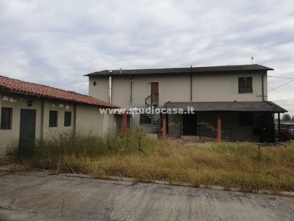 Cascina in vendita a Castelleone