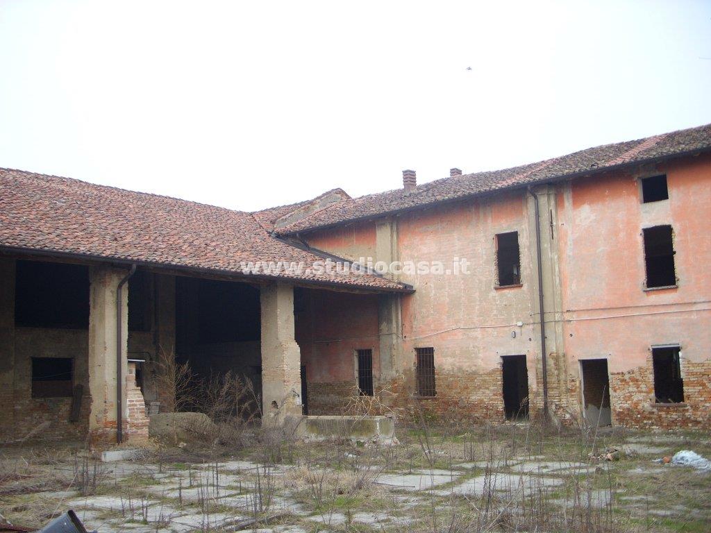 Cascina in vendita a Castelleone