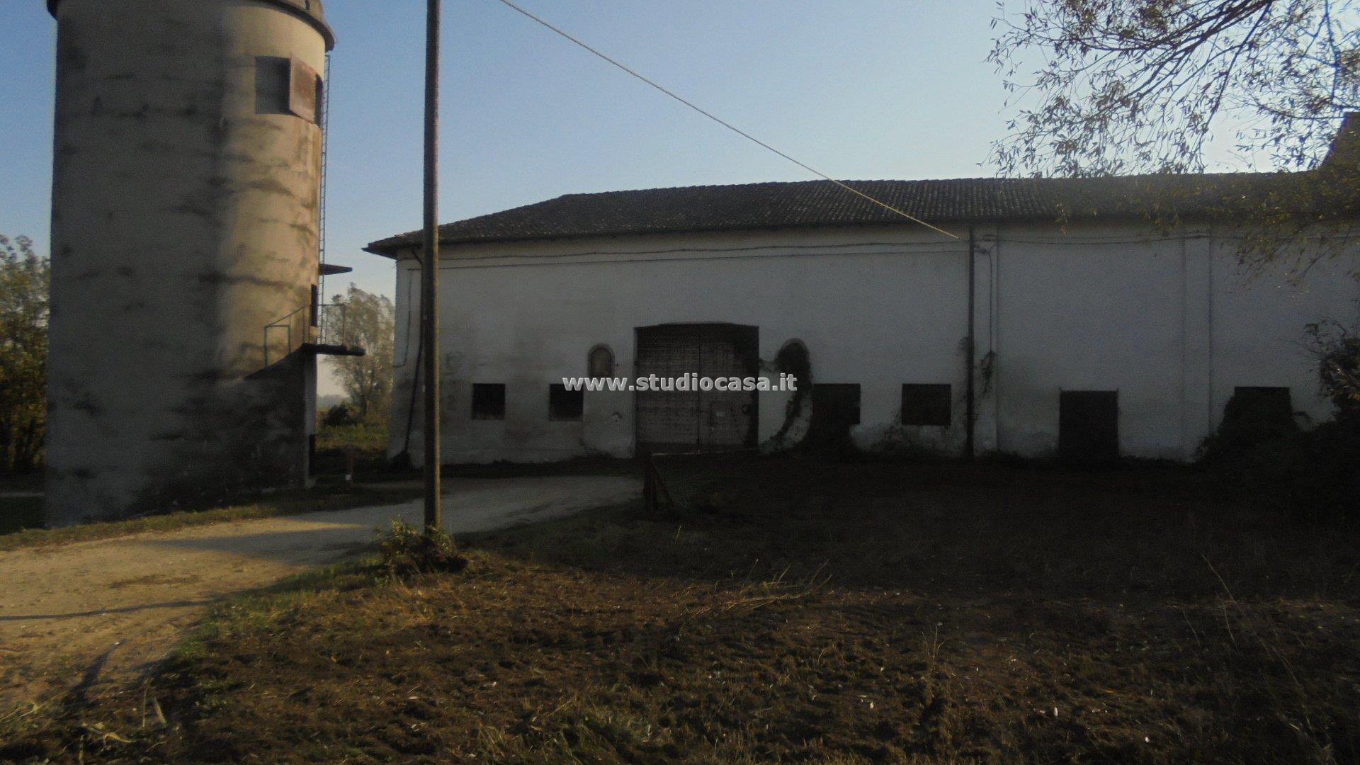 Cascina in vendita a Castelleone
