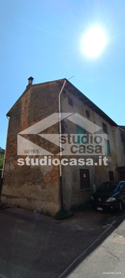 Casa Plurifamiliare in vendita a San Bassano