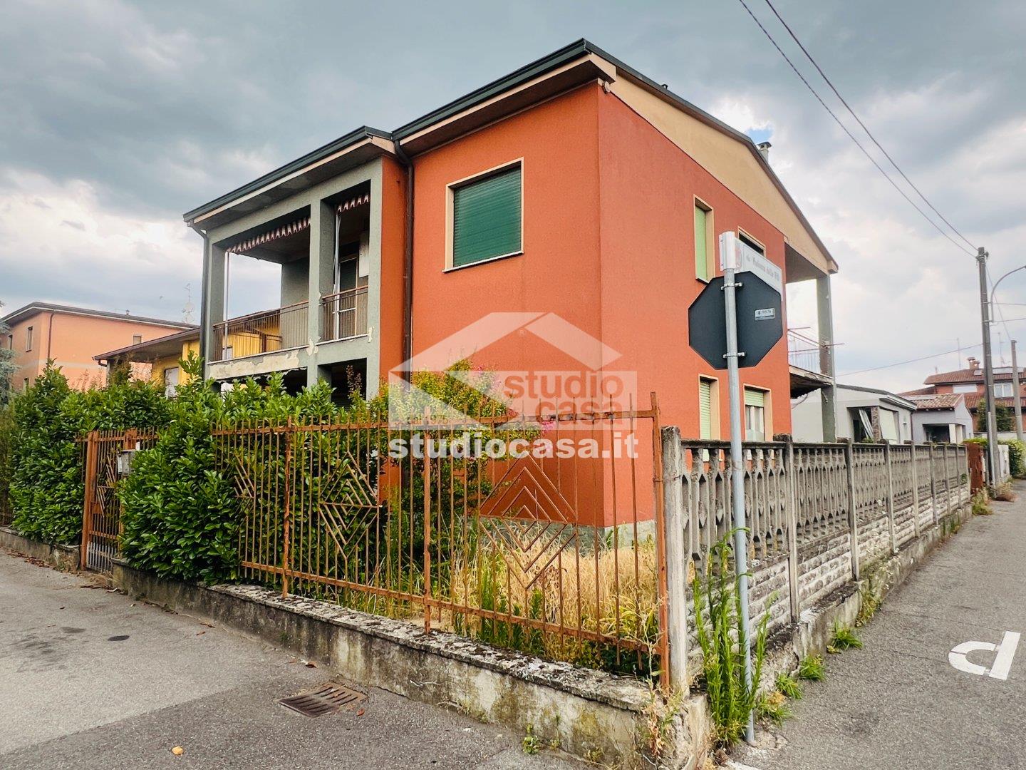 Villa Unifamiliare in vendita a Bagnolo Cremasco
