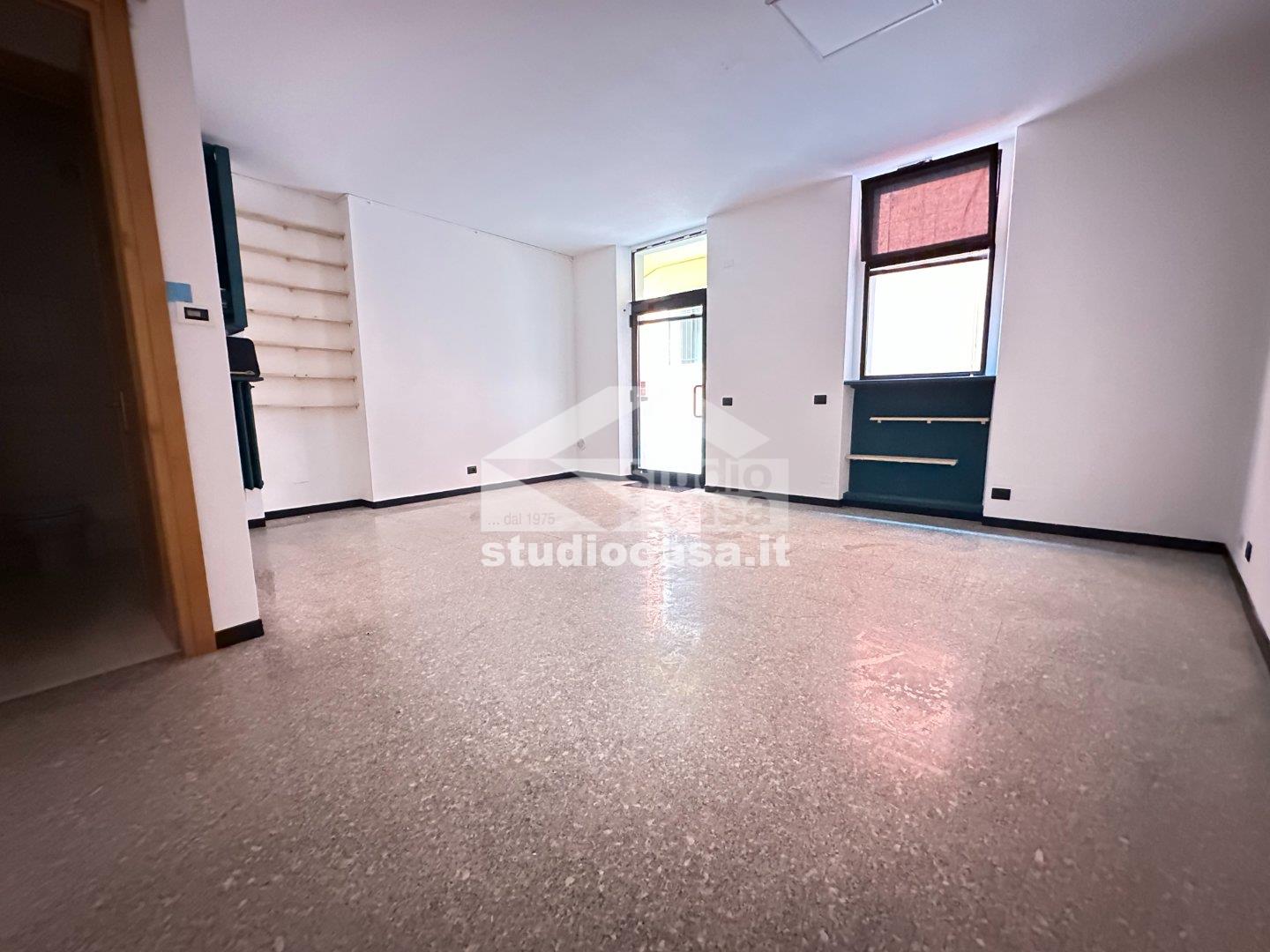 Negozio in vendita a Crema