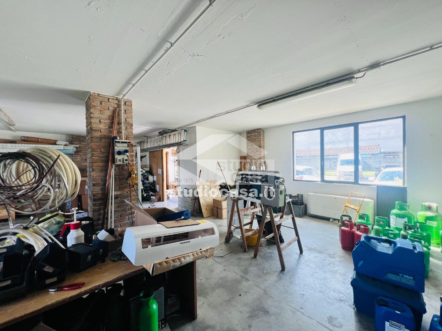 Capannone in affitto a Vailate