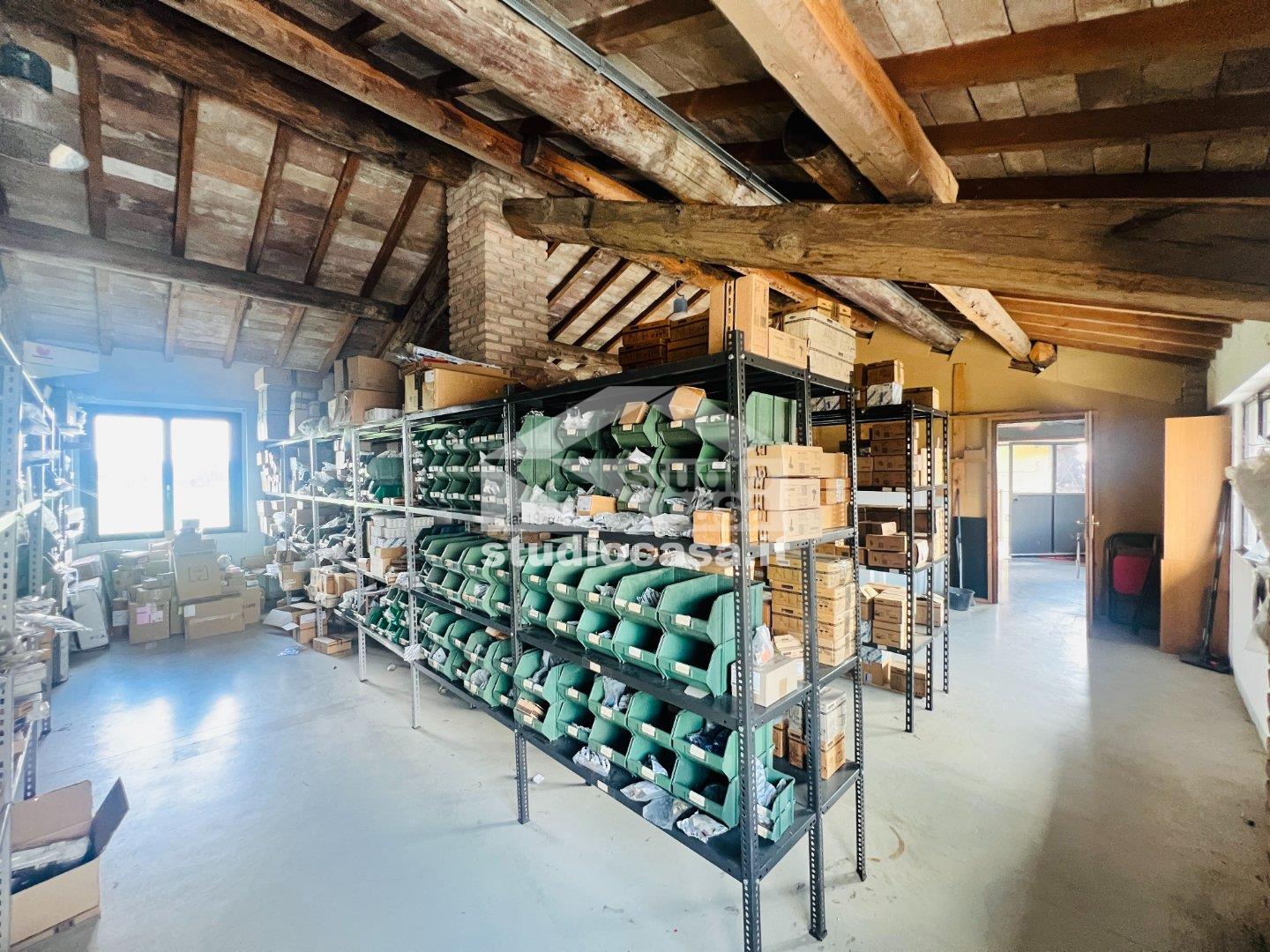 Capannone in vendita a Vailate