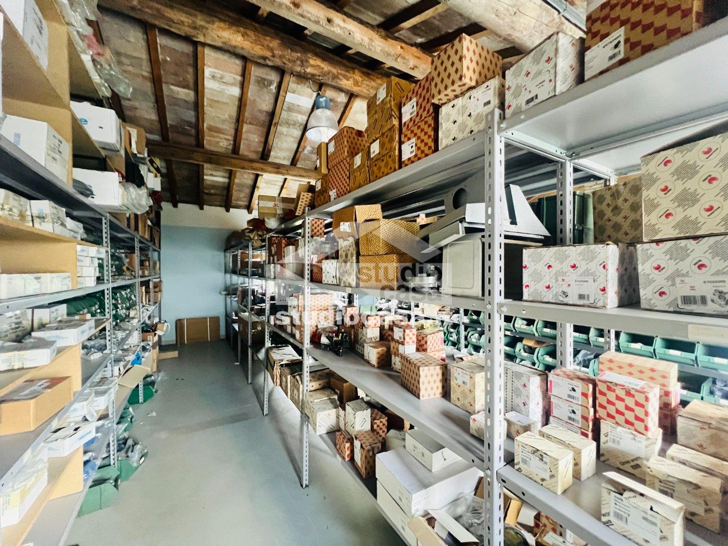 Capannone in vendita a Treviglio