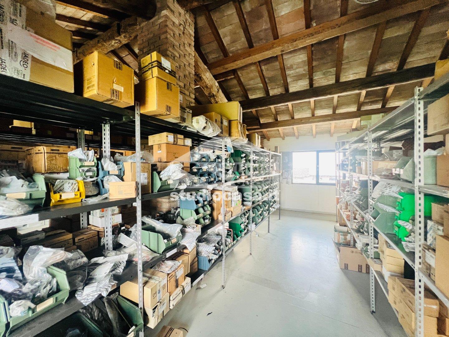 Capannone in affitto a Vailate