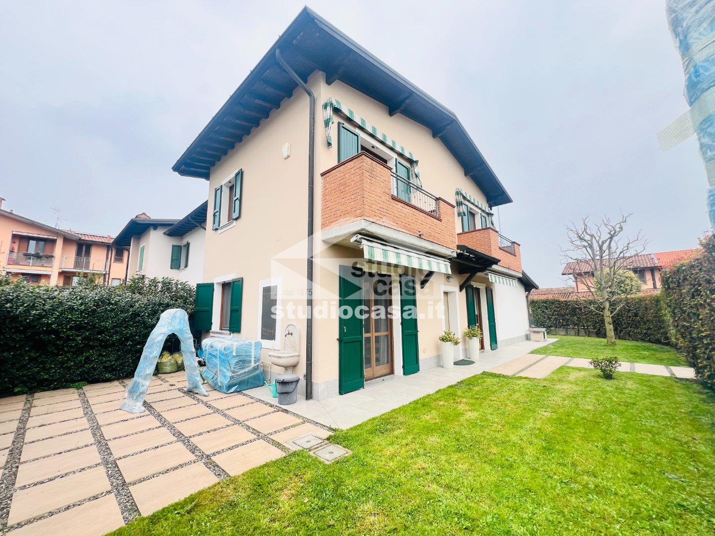 Villa a schiera di testa in vendita a Sergnano