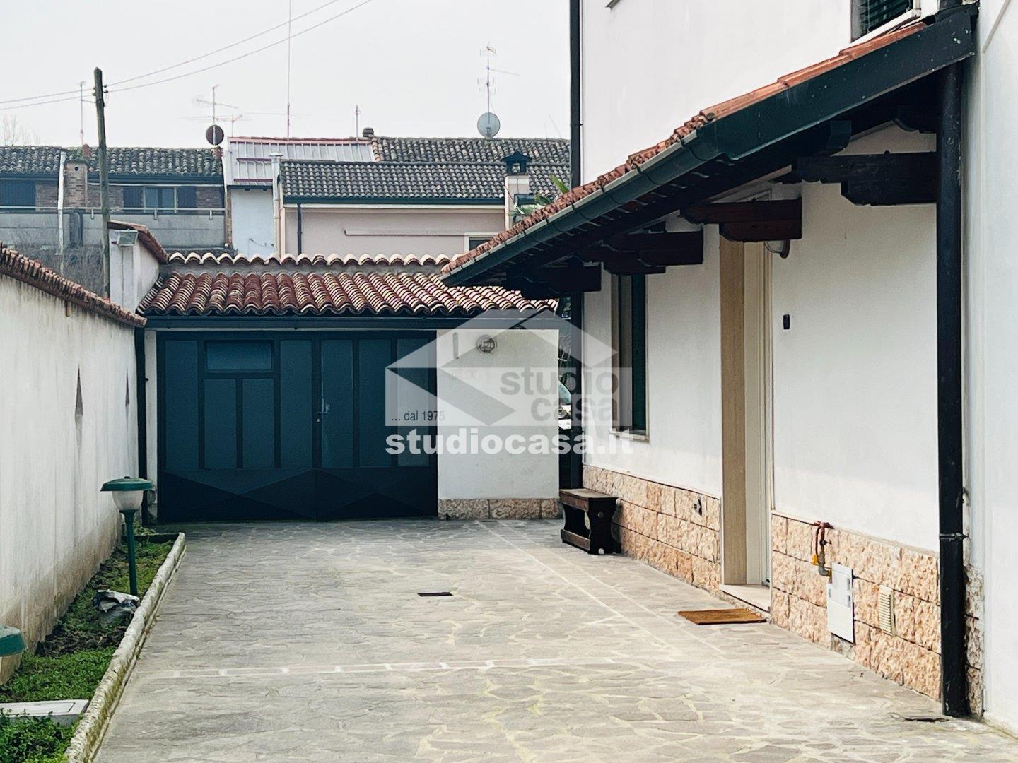 Casa Bifamiliare in vendita a Bagnolo Cremasco