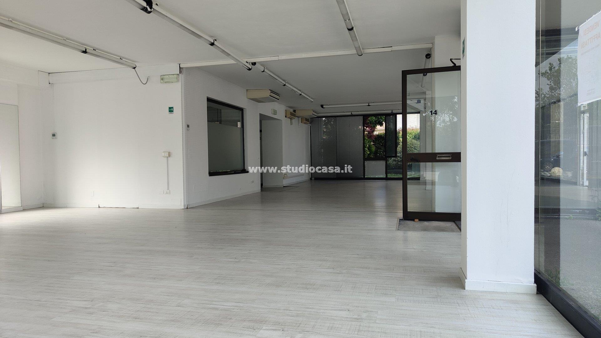 Negozio in vendita a Crema