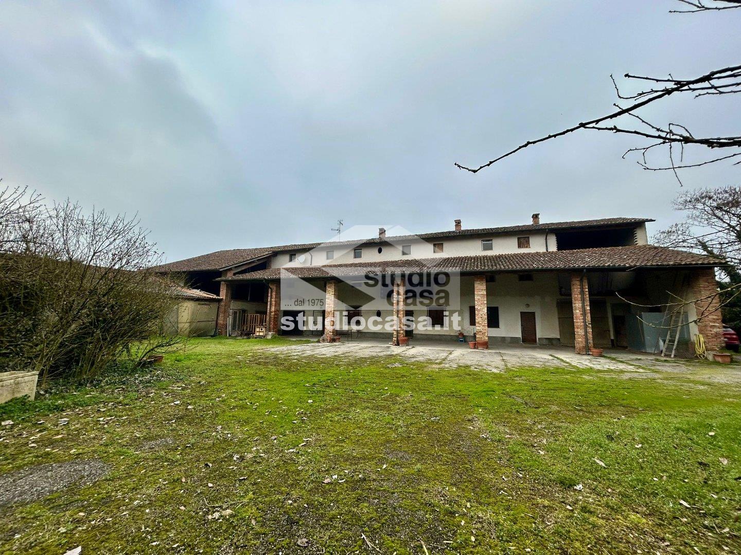 Cascina in vendita a Crema