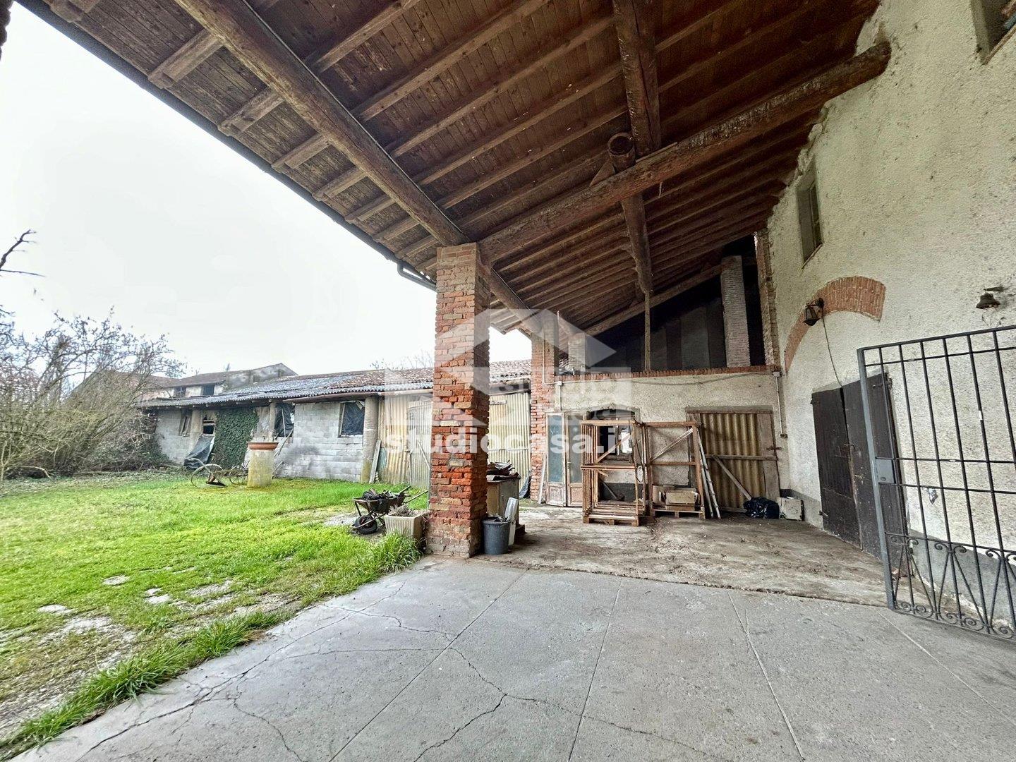 Cascina in vendita a Crema