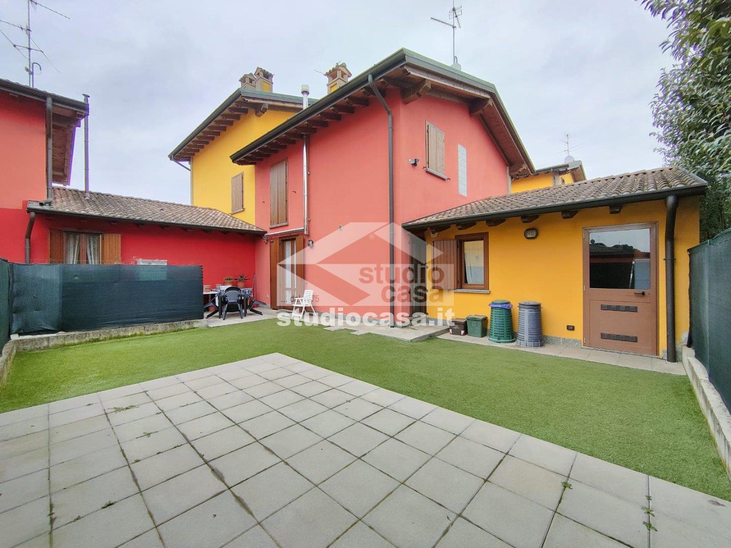 Villa Bifamiliare in vendita a Casaletto Ceredano