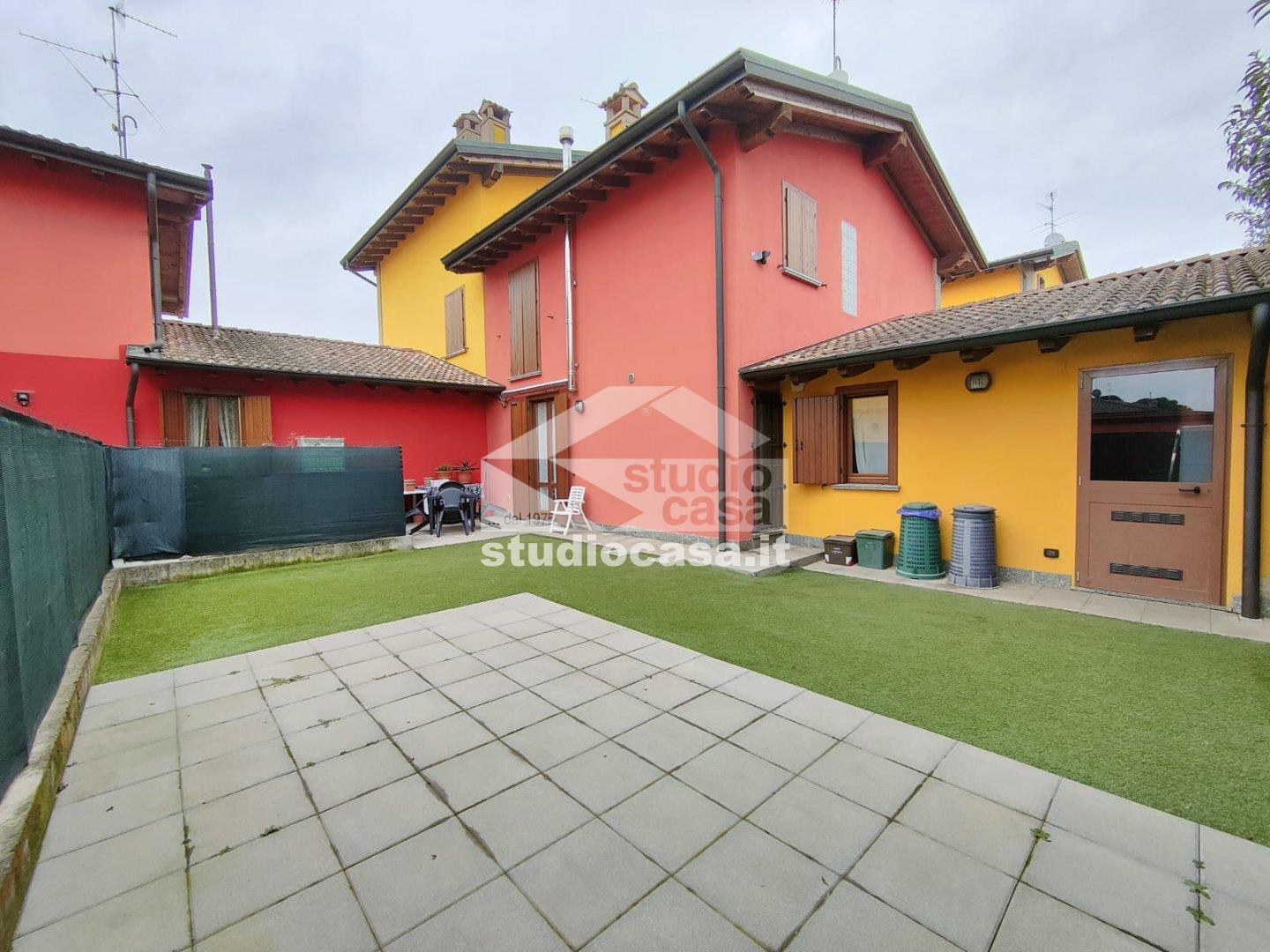 Villa Bifamiliare in vendita a Casaletto Ceredano
