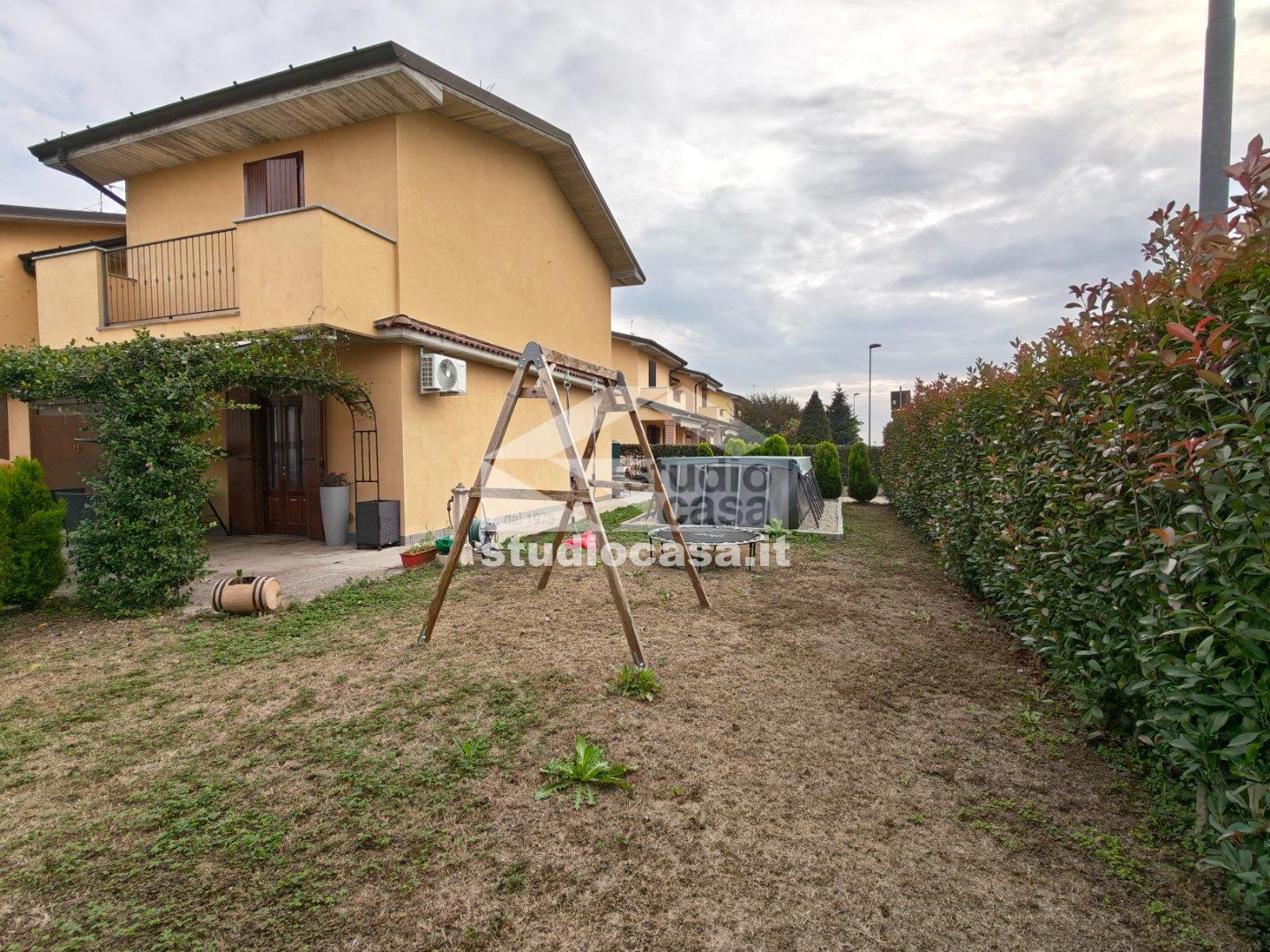 Villa Bifamiliare in vendita a Torlino Vimercati