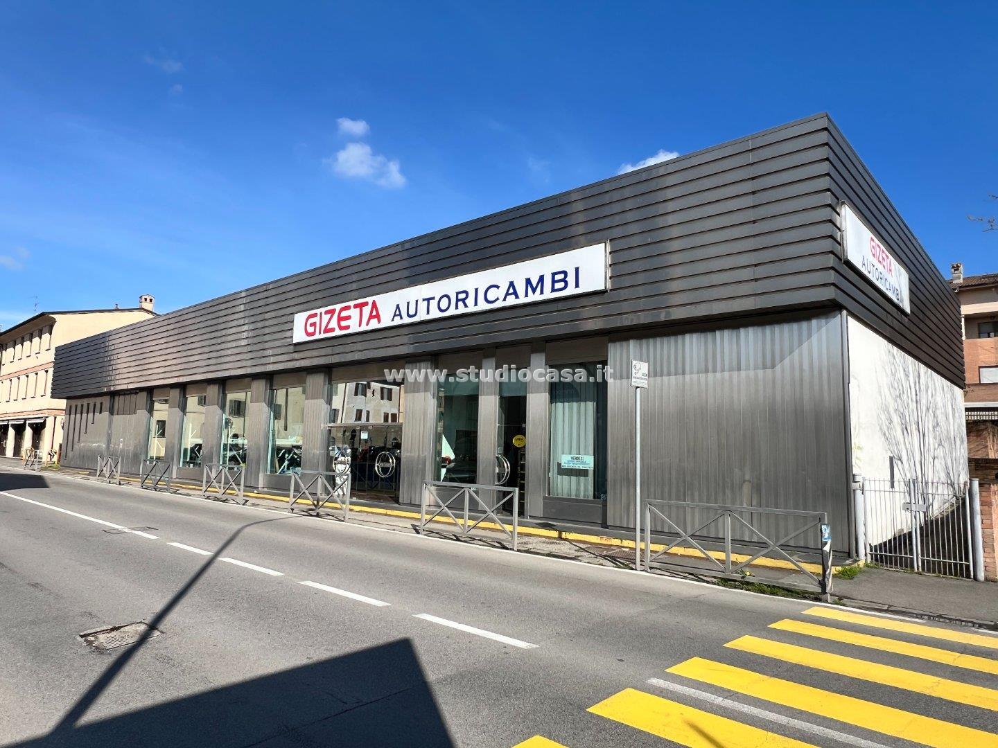Negozio in vendita a Crema
