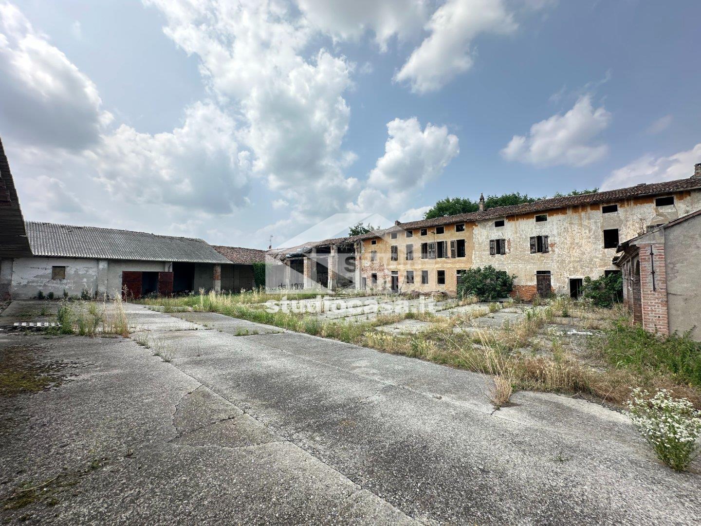 Cascina in vendita a Castelleone